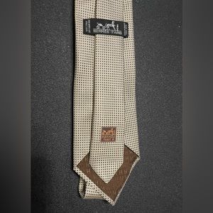 Hermes tie brown and cream colored 100% silk soie Hermes-Paris made in France